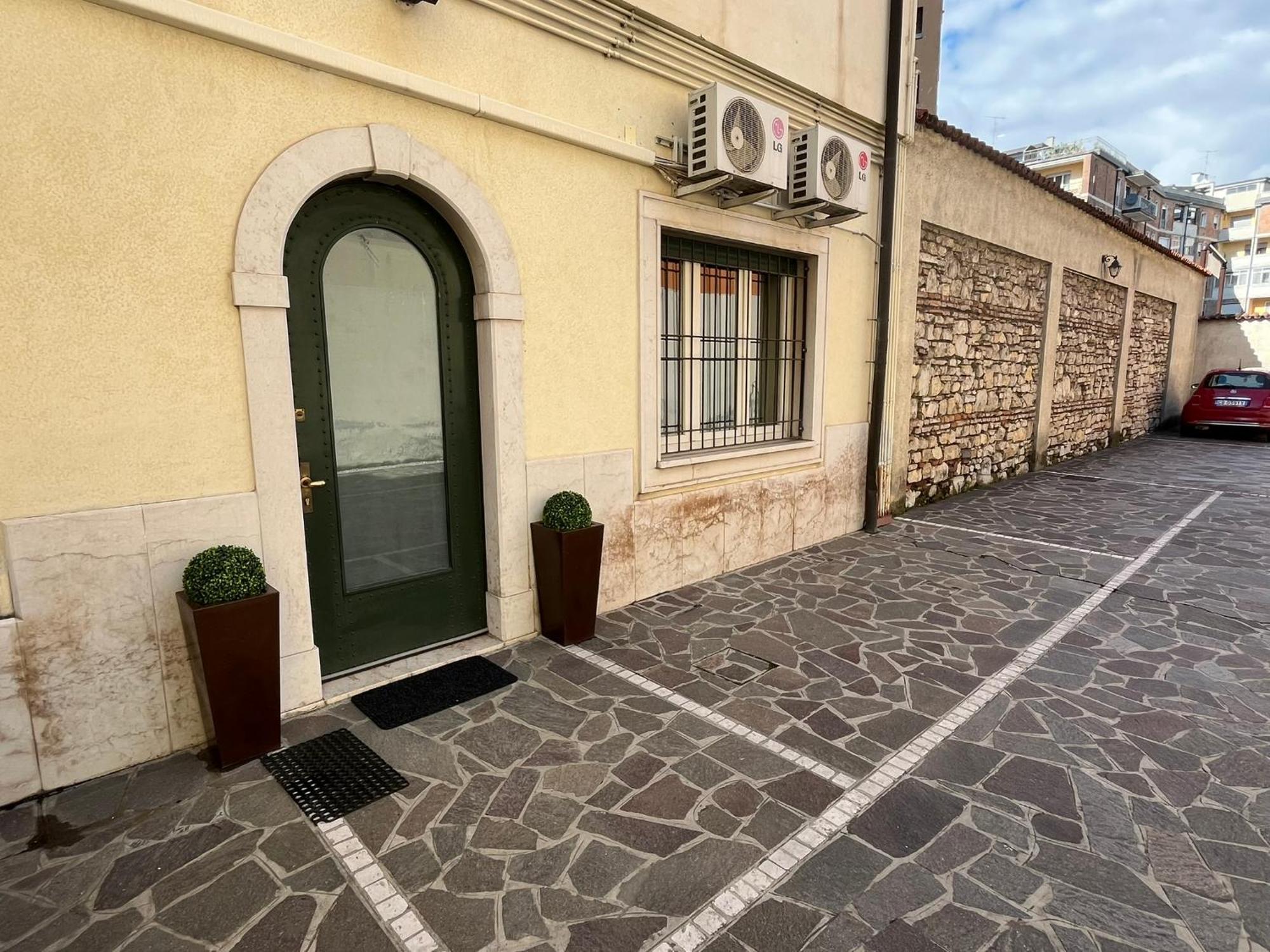 Appartement Elegante Bilocale Con Posto Auto Privato à Brescia Extérieur photo